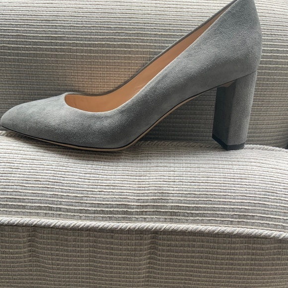 M. Gemi light grey suede pumps. - Picture 3 of 7